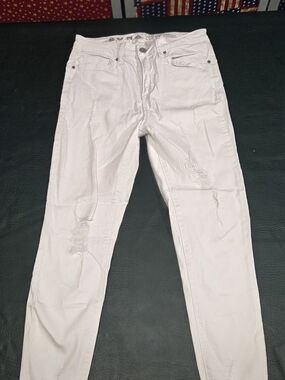 **SONG Women's White Distressed Jeans**